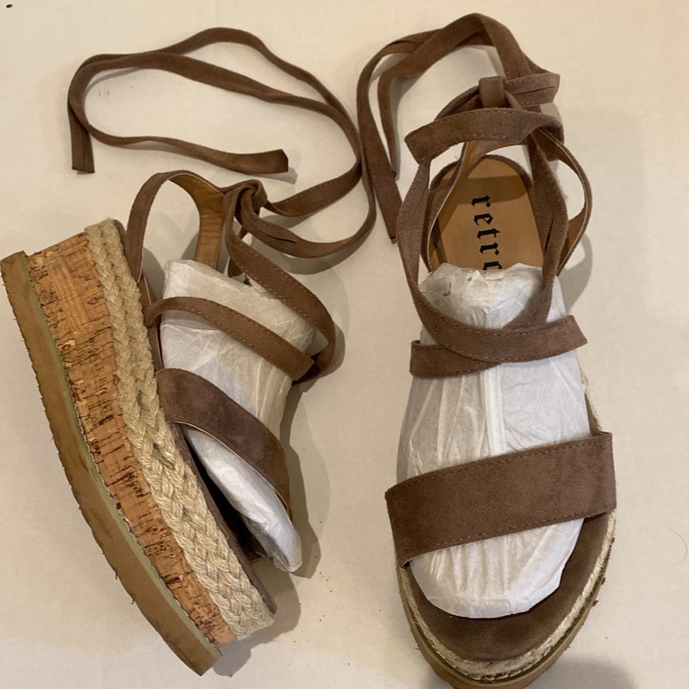 Women’s Wedge Espadrille sandal with lace up wrap around ankle tie. Size 7.5